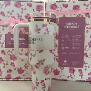 🌸 STANLEY x LoveShackFancy🌸 Limited Edition 40 oz Tumbler Ribbon Rosa NWT